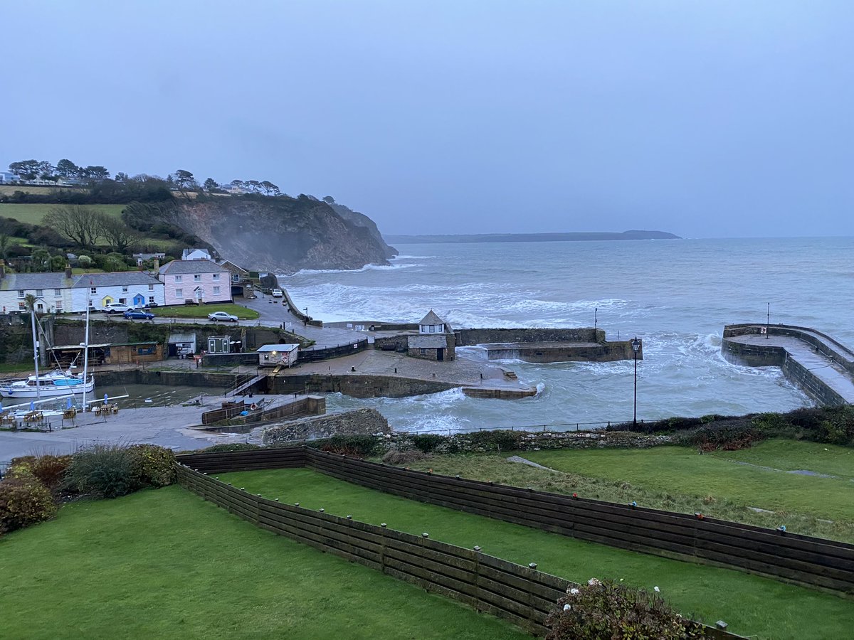 It’s wild out there today!! @CharlestownVil1 @love_cornwall_ @JamesMustoe1 @ThreeBaysWild