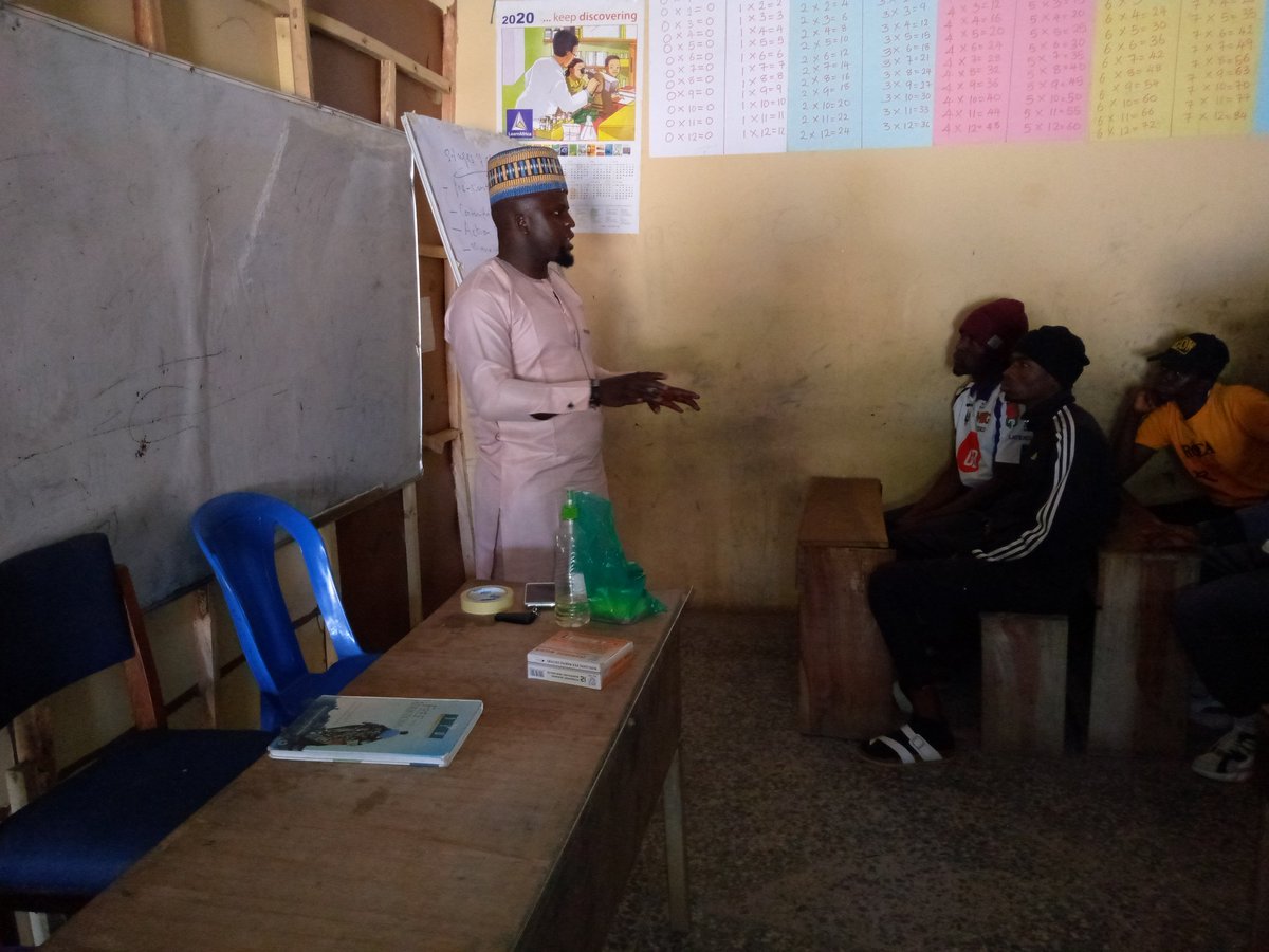 yiavha's tweet photo. Nurse Kizito Ndak Zugumnan,a  Substance Abuse Expert, having a discussion with participants who were/are drug dependents on understanding the dangers imbedded in drug dependency
@UNODC @KAICIID @ndlea_nigeria @USIP @Fmohnigeria 
#pluraliti #interfaith https://t.co/h4gjvJ1fqd