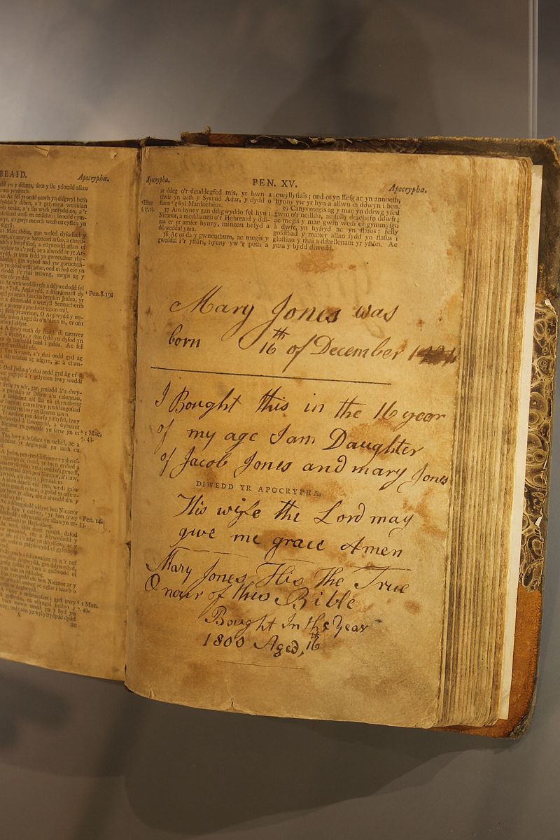 But Mary was determined and in 1800 she began her 26 mile journey (barefoot) across the mountains to Bala. Her journey was a success and Mary was able to purchase her family's first Bible in a language they could read and understand. Here is the inscription she wrote: (5/8)