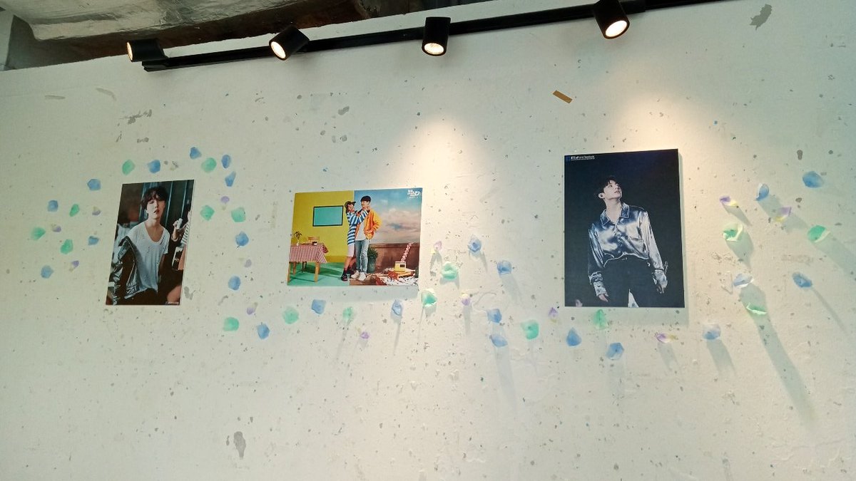 kthjjkluvclub's tweet photo. [16.12.20] Hopekook event 🐿️🐰

Dropped by +82 for a while tdy to support my moots for their cafe event 🤩 pls go support them, thr's still tmr !! Each donation pack is $3.50 &amp; is v worth it, the decos r rly cute too 🥺 jiayous for the 2nd day!

#goldenworldcafe @goldenworldcafe https://t.co/zRaDLBTwxQ