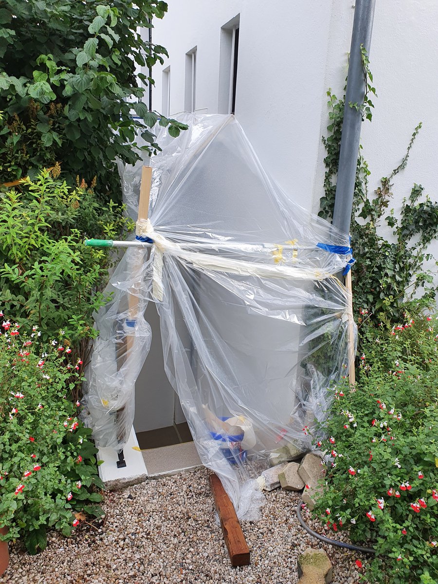 Christo, der Verhüllungsmeister, würde die Hände über dem Kopf zusammenschlagen. Aber, es hat funktioniert! Wir wünschen Euch eine schöne #Vorweihnachtszeit. Farbenfrohe Grüße