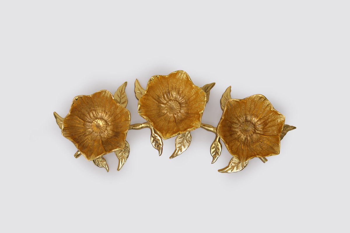 deepanami02's tweet photo. Flower Bowl Tray Stand comes with royal look and feel. Zuriac proudly present made in India products with best quality.
Home Decor - Table Decor & Handicrafts
material : Aluminium
Makes a wonderful gifting option, Great Gifts Ideas
#makeyourhomebeautiful
https://t.co/lqpNsyhDWG https://t.co/A1MAtbsPX3