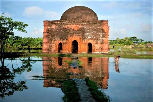 fieggentrio's tweet photo. Historic Mosque City of Bagerhat - Bangladesh https://t.co/b1cd4XBsuA
Situated in the suburbs of Bagerhat, at the meeting-point of the Ganges and Brahmaputra rivers, this ancient...
5 photos.
#Bagerhat #monque #Bangladesh #worldheritage #Unesco #werelderfgoed #travel #tourism https://t.co/XeG3JiRvkq