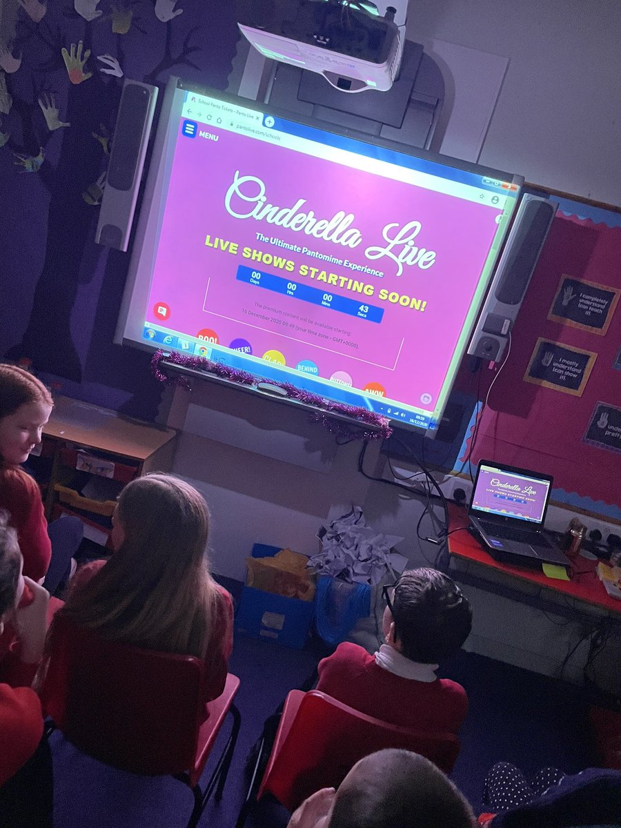 Primary 6 are all set for our virtual panto ⭐️ #gettingintothefestivespirit #ohyesweare
