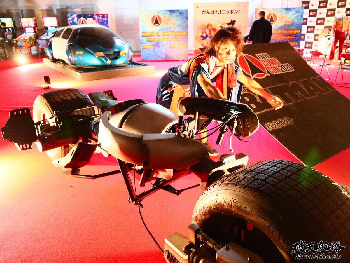 hatenkohro's tweet photo. 【 #東京コミコン2020 × #破天航路 】
番外編📸
🏍 🎎🦇
#tokyocomiccon2020 #tcc #hatenkohro #starwars #deadpool #JurassicPark
#デロリアン #ヒルバレーポリスクルーザー #バットポッド #いけばな龍生派
#BackToTheFuture #darknight #Batman #joker https://t.co/CbYWtWRmuR