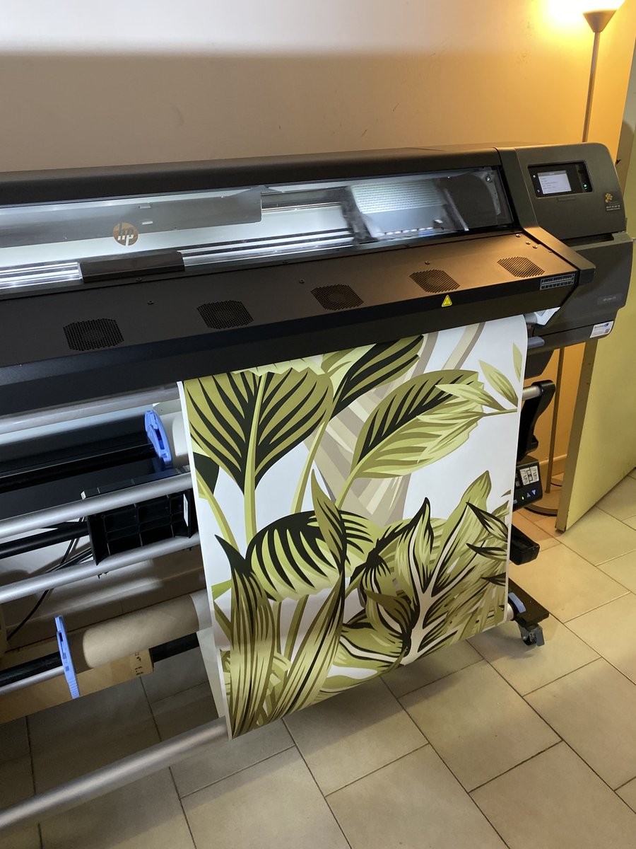 albatrosmulti's tweet photo. Réalisation d'un papier peint personnalisé aux couleurs de l'entreprise. Impression quadri numérique sur 
papier pré-encollé lisse. https://t.co/Wn6pEsBkC9