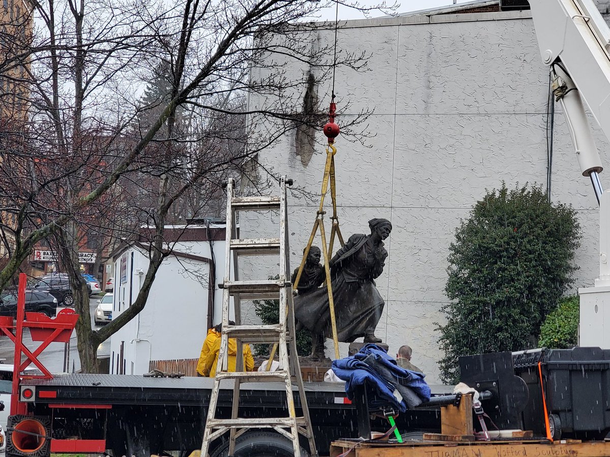 DRMMD2015's tweet photo. I am excited... PEEKSKILL pride is evident.   This phenomenal statue of Harriet Tubman is on loan to the  city.  Journey to Freedom.   #WEDONEDYING #BLACKMOSES congratulations PEEKSKILL BID @HeraldPeekskill @CityOfPeekskill @PeekskillBID https://t.co/K4F16XImCp