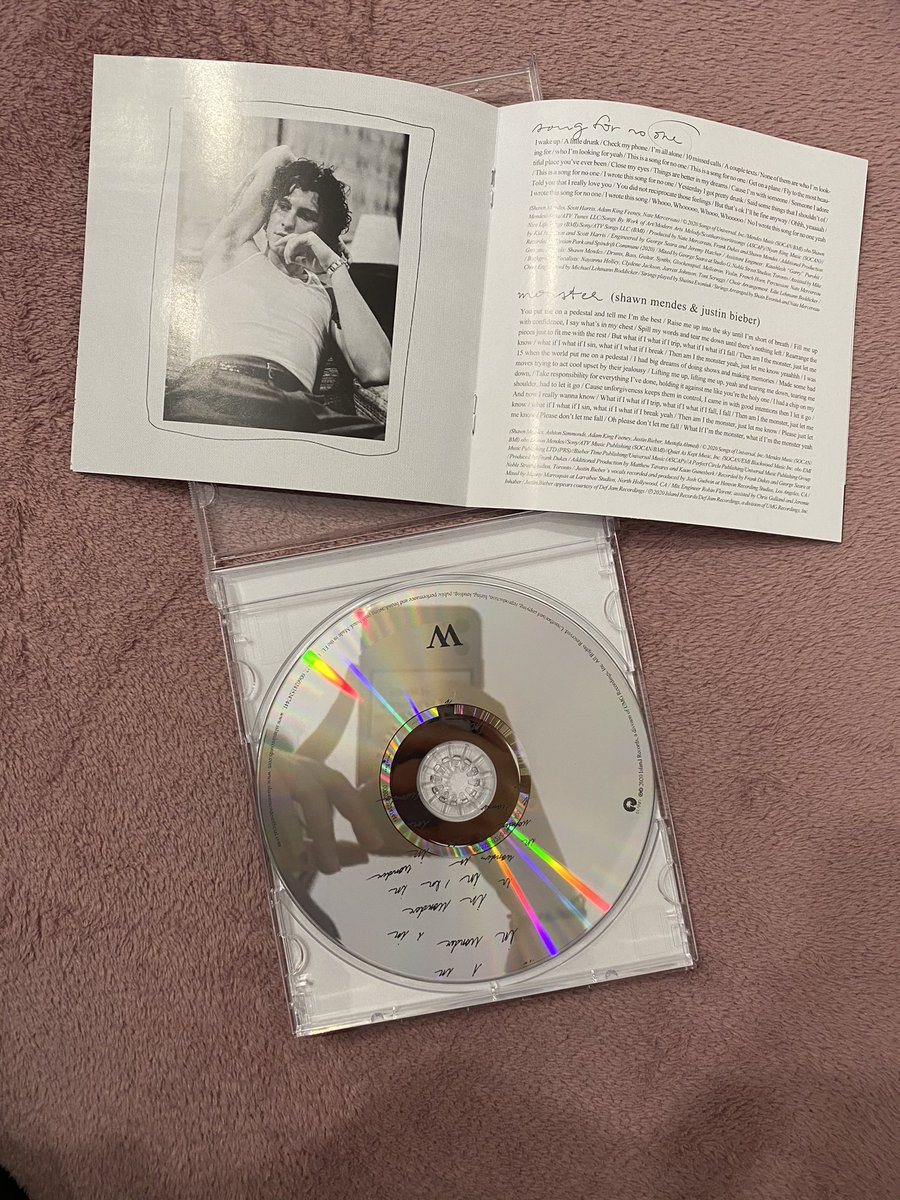 dobromiraa_d's tweet photo. I already have it in my hands and im so happy 😆
#7DaysOfWonder #WONDER #WONDERBUYOUTS #WonderOutNow #WeLoveYouShawn @ShawnAccess @ShawnMendes @MendesNotices https://t.co/m8NQehezwQ