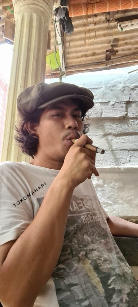 tokomahari's tweet photo. Karya Punya nilai unik bisa melahirkan tren baru.
#flatcap #newsboy #topikeren #topiku #topiseniman #jualtopi #topi #topiclasik #topivintage #topicewek #vespa #jakarta #jogjakarta #topipet #topivespa #surabaya #babershop #topivespa #topicopet #topiartis https://t.co/6Dt2CNAoc0