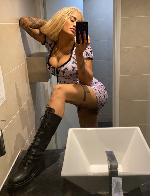 1 pic. Would u date me.!? Il call u daddy n flutter my eyes all night , whilst playin with ur c**k under
