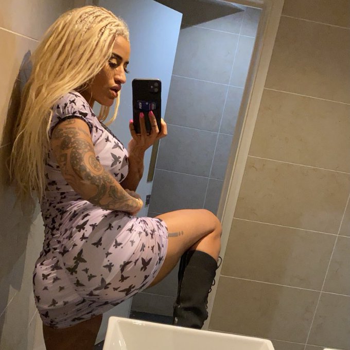 2 pic. Would u date me.!? Il call u daddy n flutter my eyes all night , whilst playin with ur c**k under