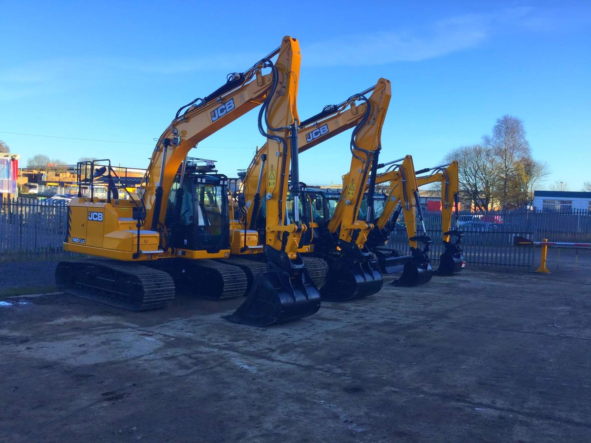 ApplebridgeCL's tweet photo. Christmas has come early at @ApplebridgeC thanks to @TCHarrisonJCB๐
๐
We would like to introduce 5 new JCB 140X Tracked Excavators PLUS two new JCB 85Z-2 Mini Diggers to the team!
They are a fantastic addition to our fleet!
#jcb #jcbfamily #excavators #minidiggers https://t.co/NKywUIyHnO