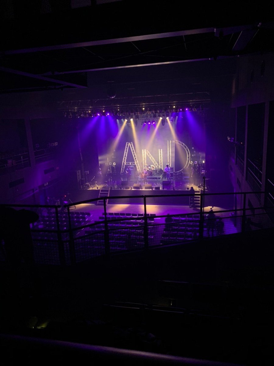 〜本番まであと1日〜

いよいよ定期公演も明日になりました！
ミュージシャンコースの方々のパワフルな音楽が会場に響き渡り、私たちも本番がすごく楽しみです！
皆様もぜひ、明日の定期公演をお楽しみに！

#keisen_45 #定期公演 #コロナに負けるな #ZeppSapporo #ゲスト #田高健太郎 #HANABOBI
