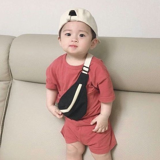 Papa, buna ayo jalan dareen dah ciap.
Dedek kenapa gemes amat pake gaya gini hikd , anak ciapa iniiiiii.