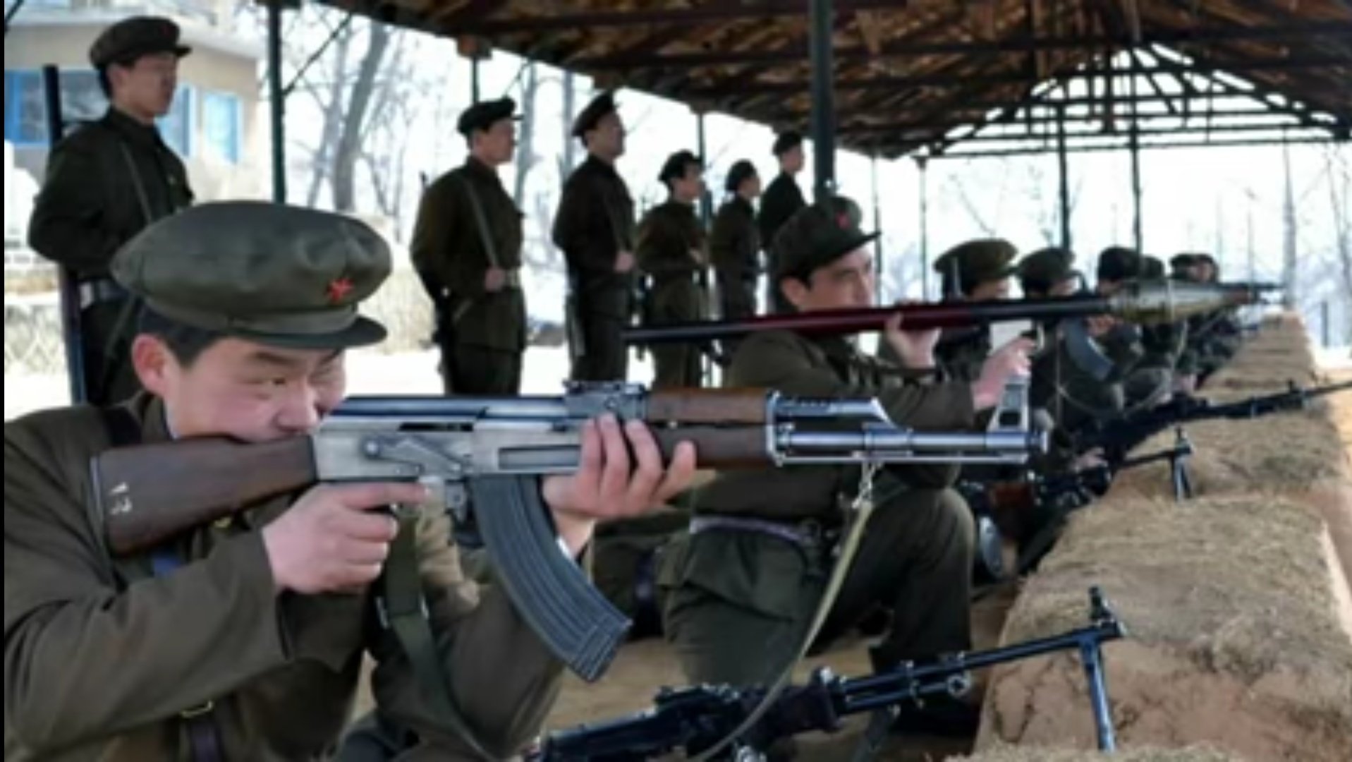 朝鮮人民軍bot On Twitter 58式小銃 歩銃 Ak 47 型をライセンス生産したものでハングルの刻印が彫られている 現在は第一線を退き労農赤衛軍などに配備されている また中国 ベトナム等に多数輸出された 品質は低くなく評判は良いと言われる 日本でも土浦武器学校