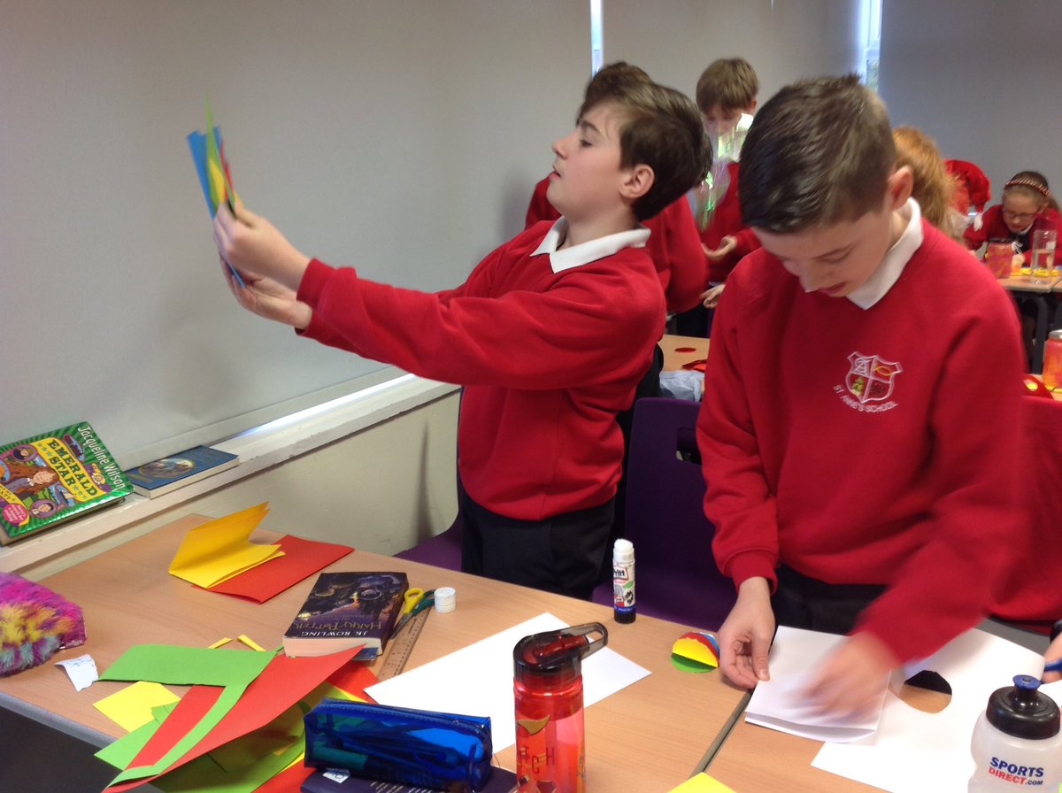 Class13GC_HH's tweet photo. Class 14 elves busy being creative this morning ❤️🎨 https://t.co/zD2QRZAqU9