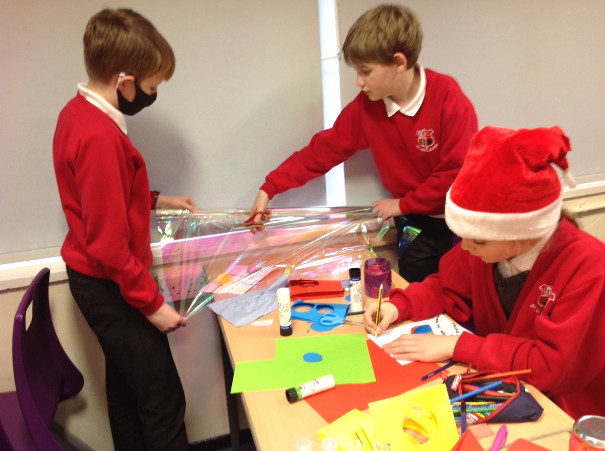 Class13GC_HH's tweet photo. Class 14 elves busy being creative this morning ❤️🎨 https://t.co/zD2QRZAqU9
