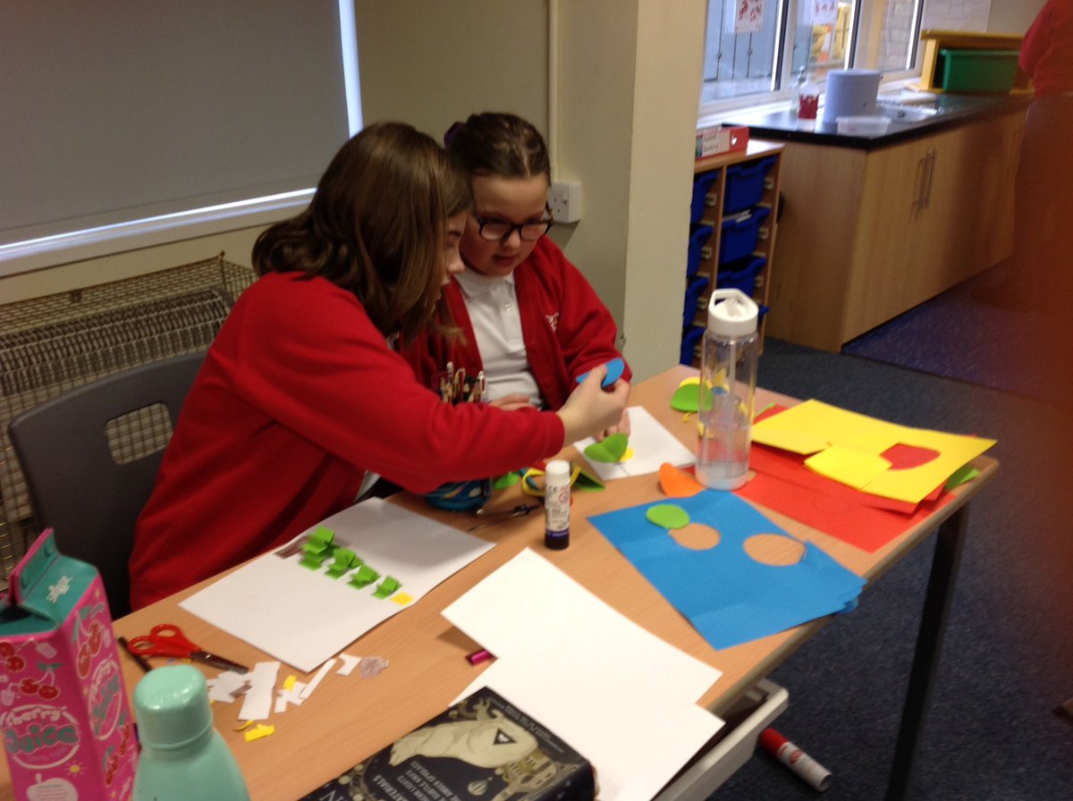 Class 14 elves busy being creative this morning ❤️🎨