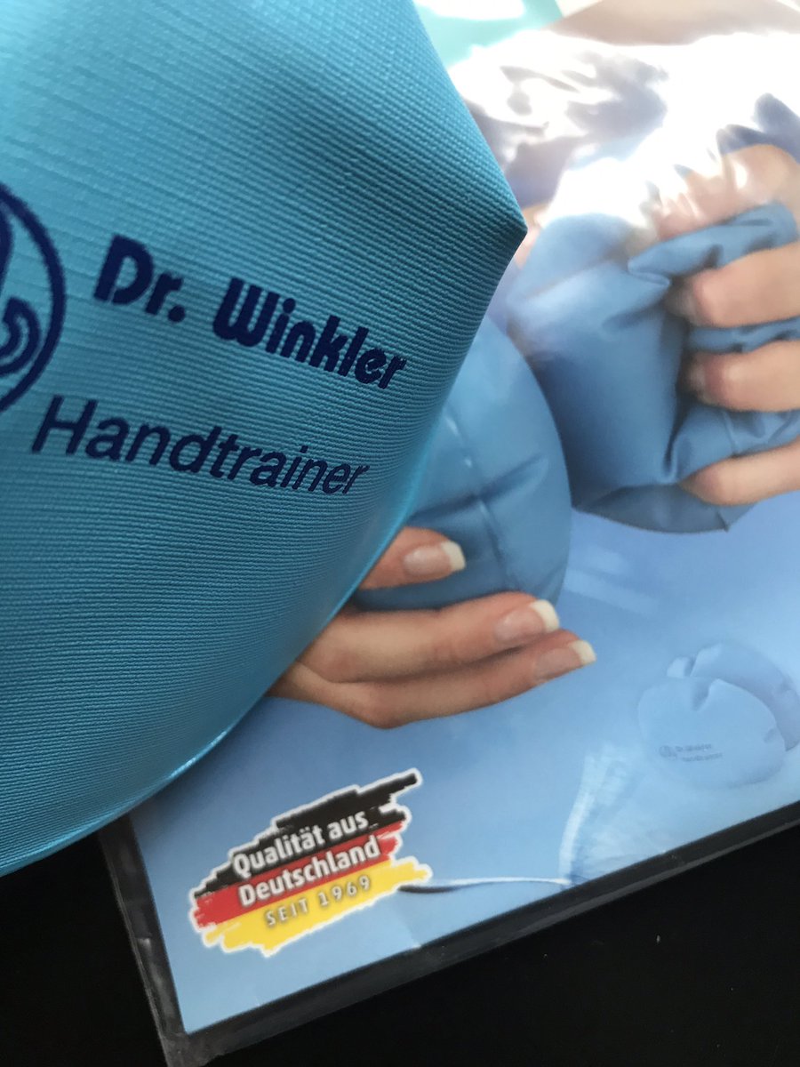 missmunter's tweet photo. Det her er SÅ tysk, at jeg næsten får Rudi Völler-80’er-hår ... #qualitätausdeutschland #handtrainer #drwinkler #derersåmegetkvinderforstår https://t.co/Khd20iyM5r