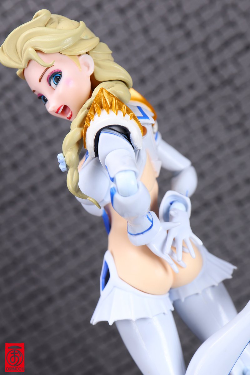 mochi_exe's tweet photo. 巷で流行りのビキニアーマーを手に入れたエルサねえ。
え?ビキニじゃない?こまけーこたぁいいんだよ!
でも、後ろから見ちゃいやぁ~ん❤️
#アナ雪 #flozen https://t.co/ChGcg4w6Bt