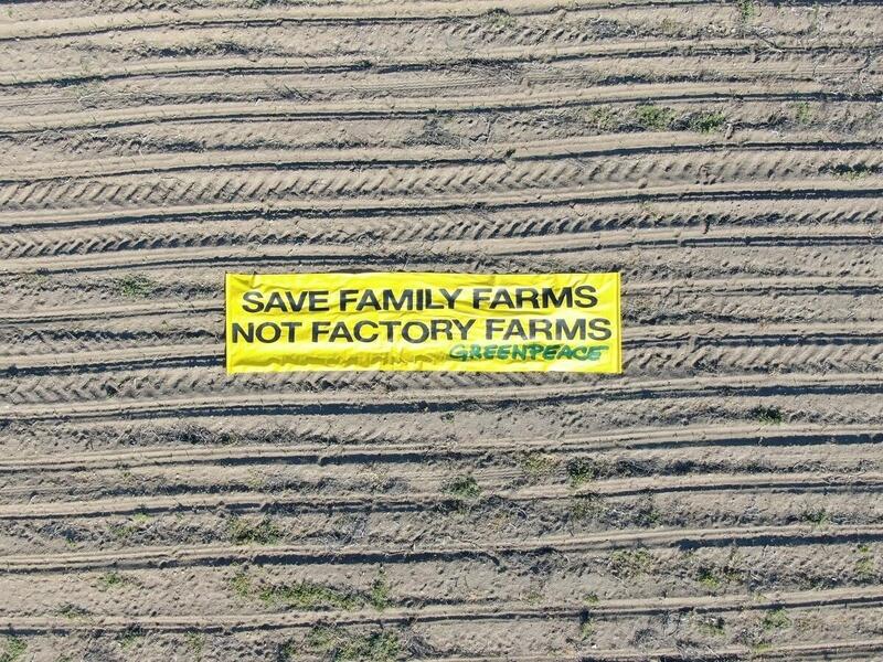 Why is the EU's farm policy, the CAP, so stuck in the past and hard to change? Probably because powerful and vested interests are at play in shaping the  #FutureofCAP Here's a few reminders on why it’s time to  #WithdrawTheCAP  (a thread)