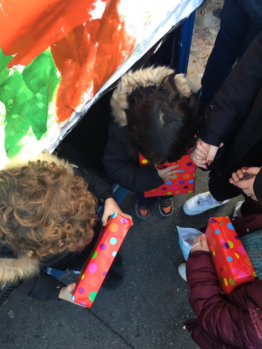 Que de sourires lors de l’ouverture des cadeaux avec le <a href="/Secourspop13/">Secours populaire 13</a> et la <a href="/FondationEngie/">Fondation ENGIE</a> ! 🎁