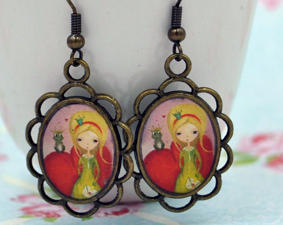 SevenkeysE's tweet photo. The Princess and the https://t.co/lbHNvbKLKm via @EtsySocial #etsyshop #etsy #etsyshop #valentinedaygift #dangleearrings #longearring https://t.co/9F4299Us1V