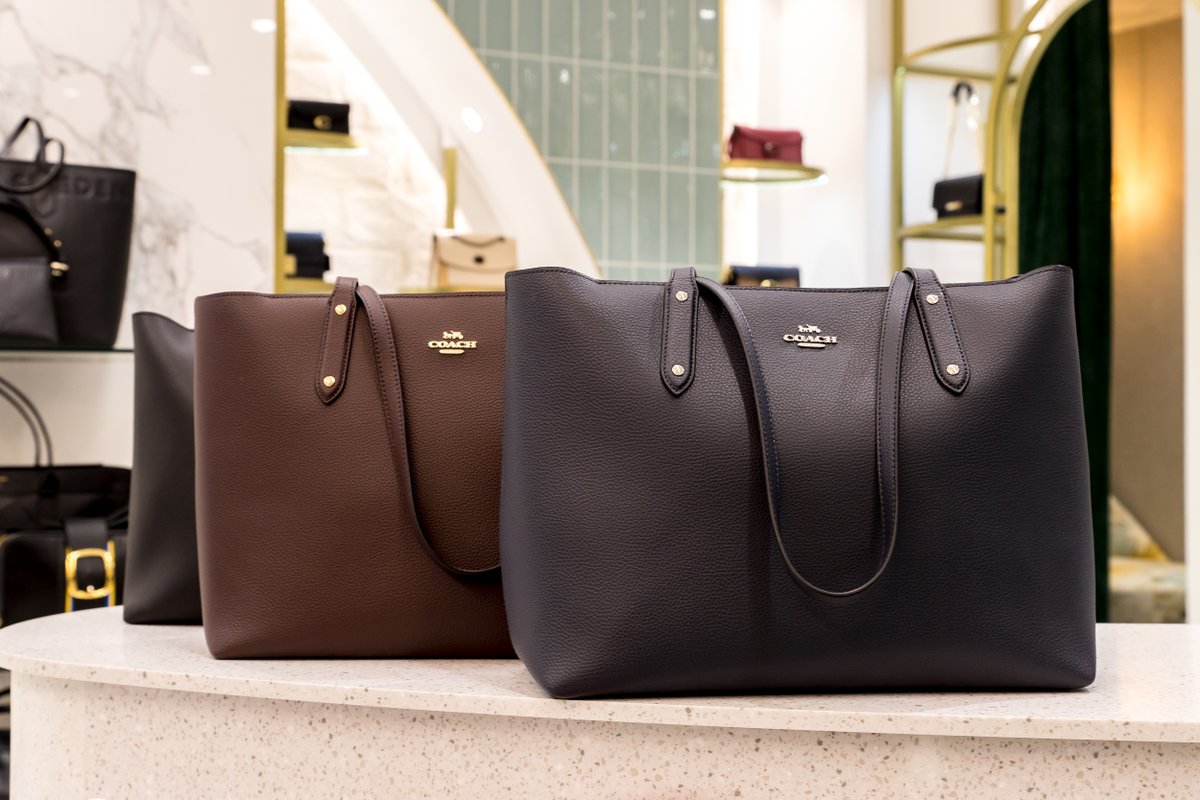 Eastgateshops's tweet photo. If the special woman in your life is a handbag lover, take the hint. At #Arianas, you’ll have plenty of options to choose from – there's something that speaks to the classicist, the trendsetter and the bohemian.
#IconicEastgate #CreateTomorrow #CreateTomorrowToday #Arianas https://t.co/gn75S5ip94