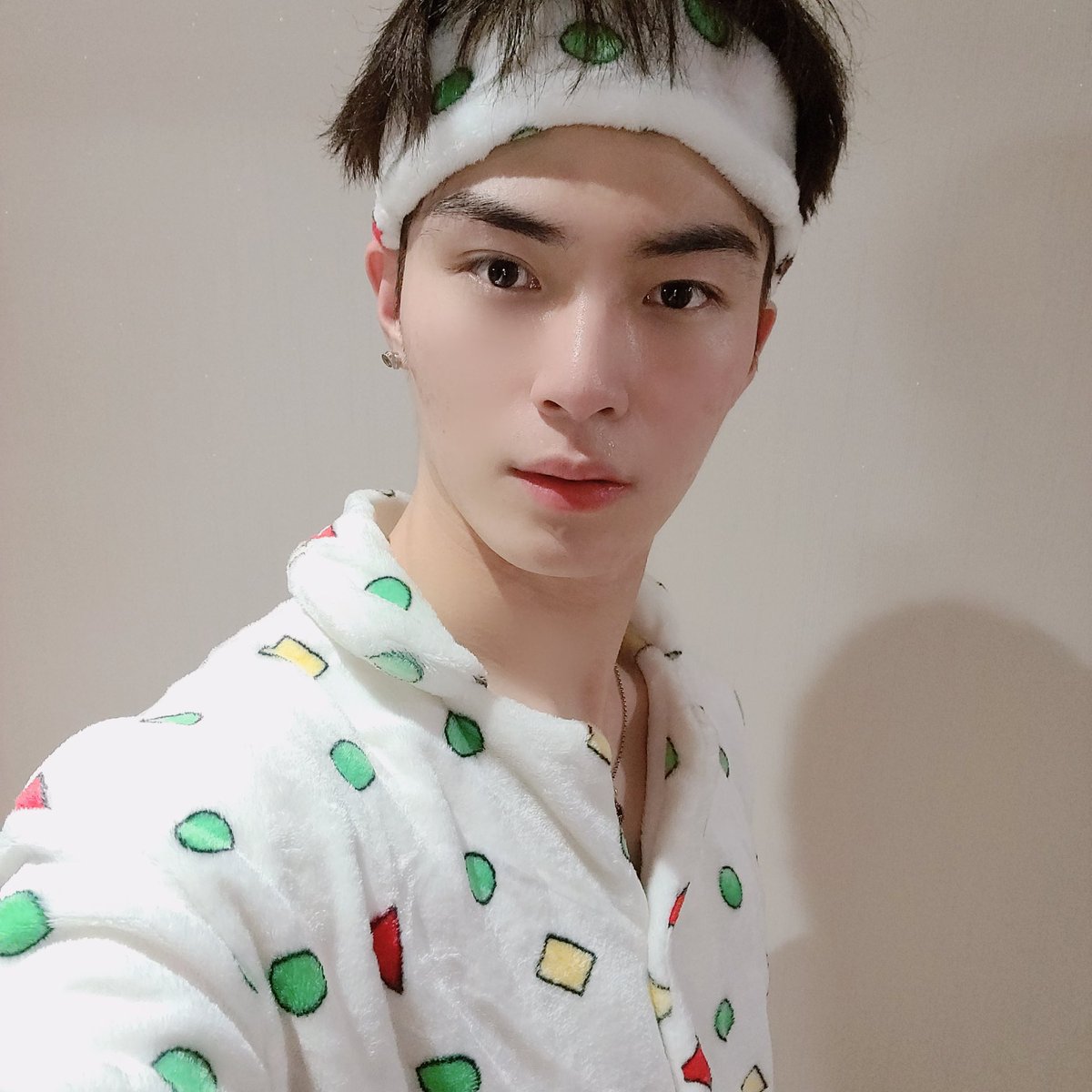 7OC_official's tweet image. [#한겸]

저는 방금 일어났고 씻고 다시 잘거에요

집콕 방콕

#세븐어클락  #송한겸 #로즈 #♡ #0,1