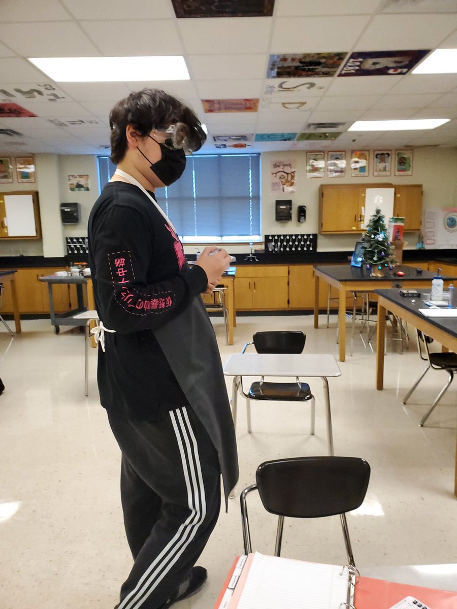 SRattlerscience's tweet photo. #CoolScienceSighting making mirror ornaments in AP chemistry today in @lyders0220 class #ExplosiveInnovations https://t.co/ot4PS8U6TK