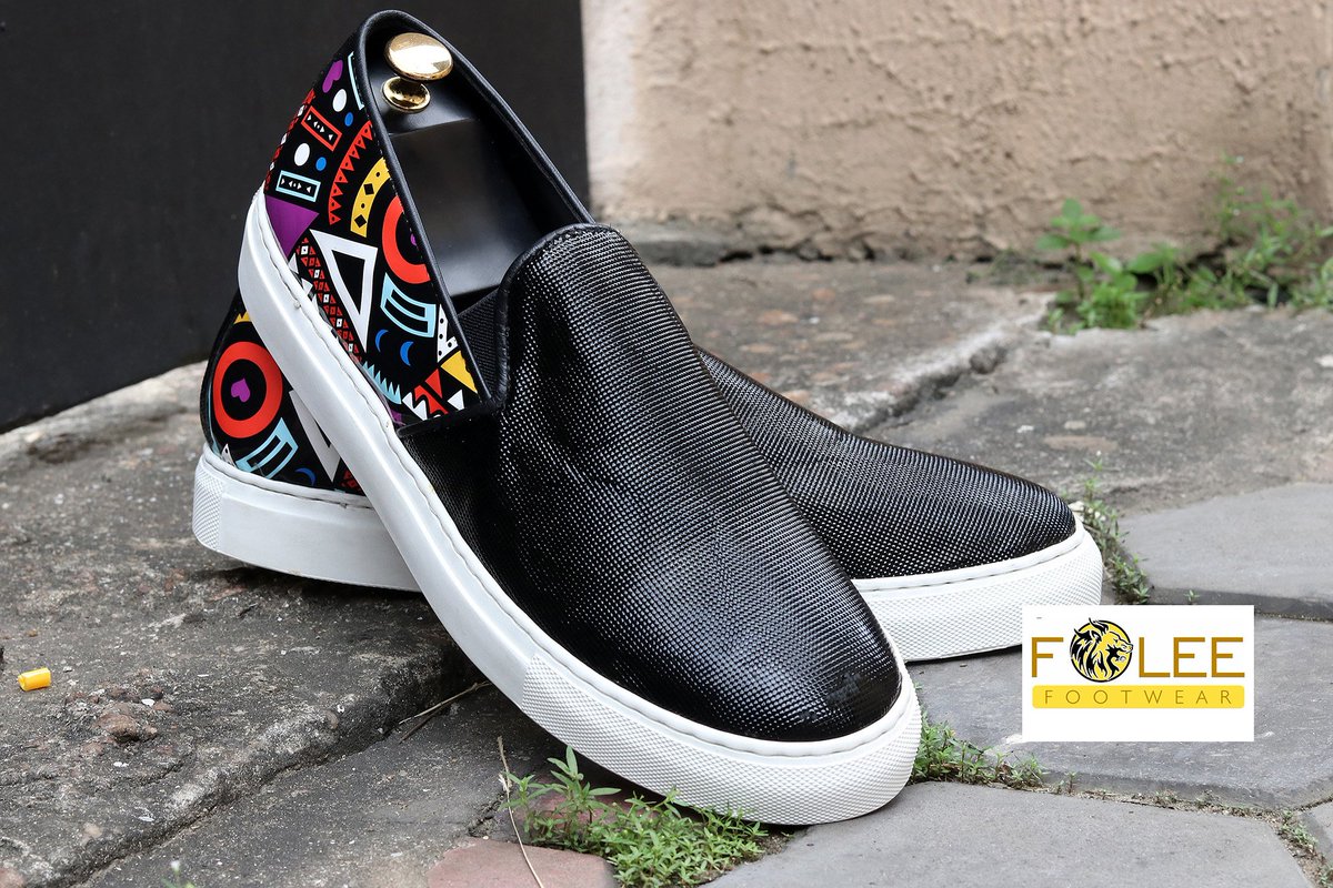 foleelagos's tweet photo. Unisex Black and Aztec Pattern Sneaker. Comfortable Interior.
.
Plz kindly Retweet 🙏
.
specially made for you
.
Available in sizes 38-49
.
Do u have a pair of @foleelagos ?
DM OR CALL 08134064918
.
Worldwide shipping 🌍
#AbujaTwitterCommunity
#5FConference #12DaysOfChristmas https://t.co/7rwQKyCz4o