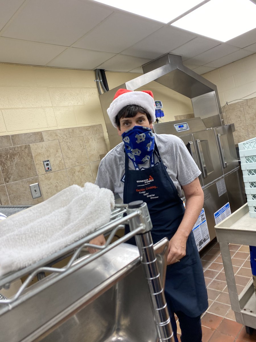 wcschoolfood's tweet photo. Meanwhile, our School Nutrition Director, Abby Rowland, was spotted working in the dish room at @JackPNixSchool and spreading some Holiday cheer. Thank you Abby for always lending a helping hand!
#WCbemore #WhiteCoMagic #greathappenshere #WarriorsAllIn https://t.co/aEEQDXXeTt