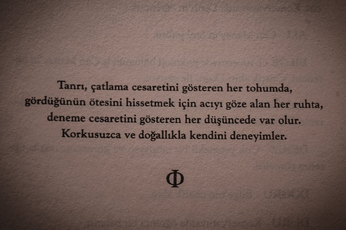 Qutsal marağımızın potensialımız xaricində hər şeyə yönləndirilərək zəhərləndiyinin fərqinə vardım.Yeni şeylər kəşf etdim bu yazarla.Əslində bildiyim bəzi şeyləri yenidən kəşf etdim...<a href="/AkilahFi/">Azra Sarızeybek Kohen 🪐☀️ ♃</a>