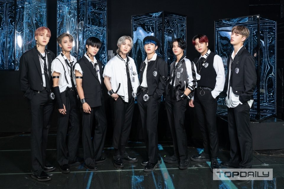 группы кпоп 5 участников. тхт 2021 группа. группы кпоп 5 участников. Pixy кпоп. Txt kpop группа.