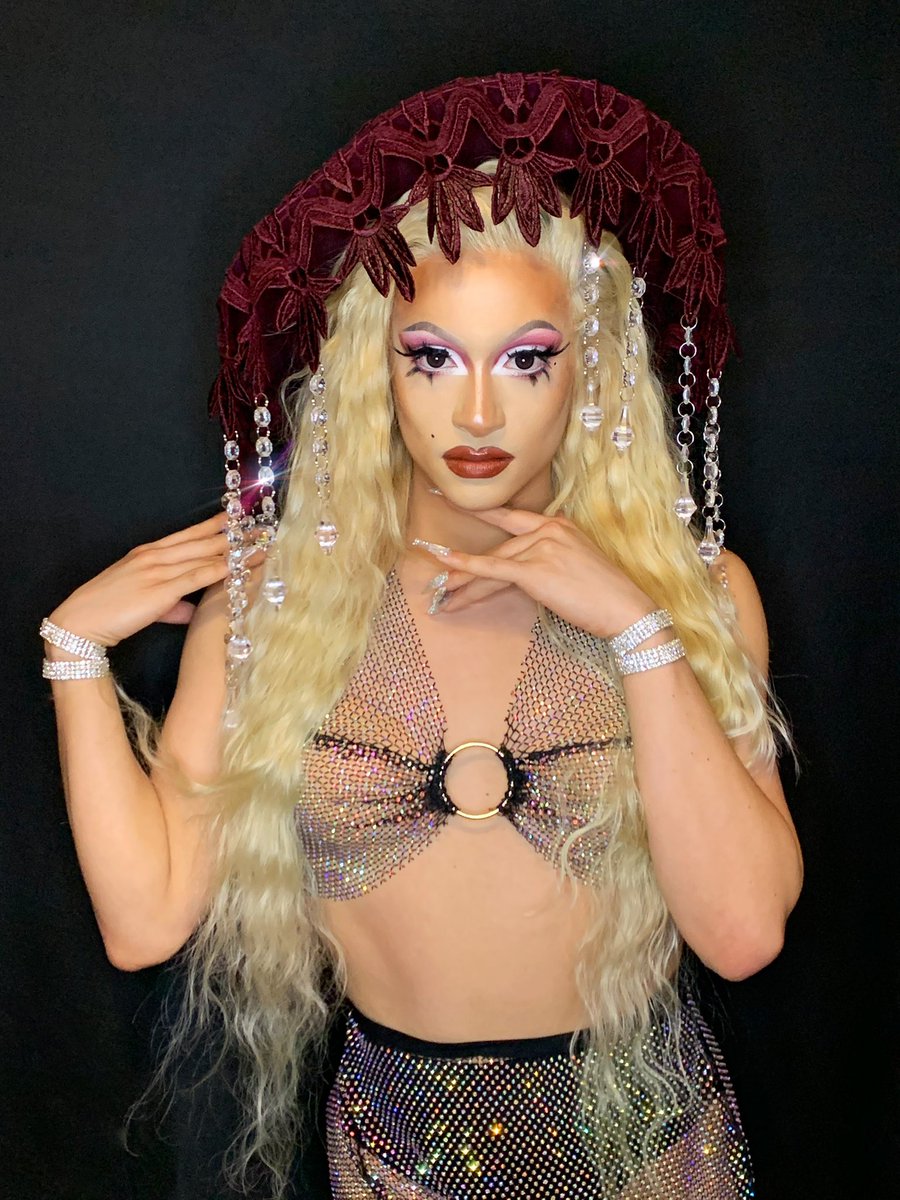 Buenas días mis mamonas 👄 

Hat: <a href="/MontoyaaAndreaa/">andreaa_montoyaa</a> 
Fit: <a href="/VoltageCouture/">Voltage Couture</a> 
Nails: <a href="/boi_nails/">Boi_Nails</a> 
Hair: <a href="/ChamillaFoxx/">Chami Mami 💋</a>