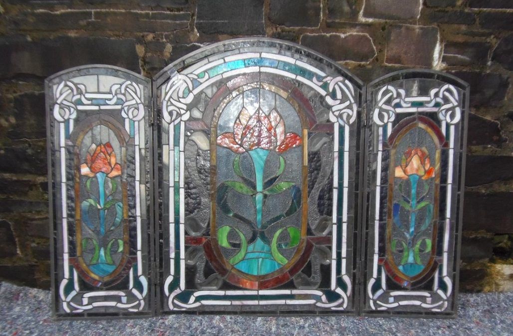 loveantiques's tweet image. Here we have an Arts &amp;amp; Crafts Leaded Glass Fire Screen offered for sale by ArtsAndCraftsFurniture: buff.ly/2LLDUDb
#glassfirescreen #firescreen #artsandcraftsfirescreen #antiques #loveantiques