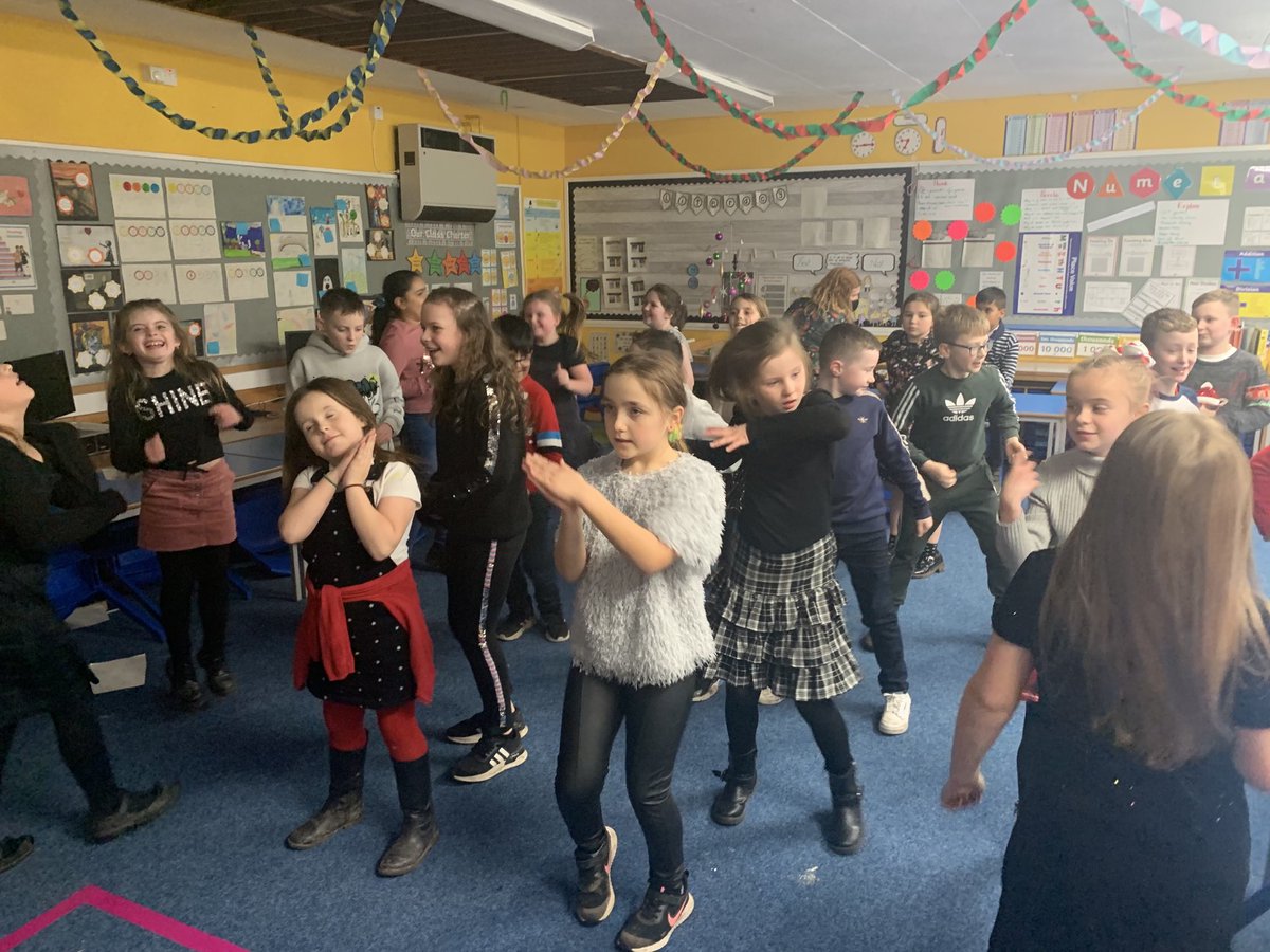 20205mw's tweet photo. Dancing at our Christmas Party ⁦@BorestoneP⁩ https://t.co/egf78TQHtI