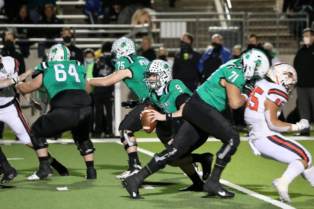 dctf's tweet photo. Linemen Appreciation Tweet

@SLCDragonFB @SLC_Recruiting 

#LookAtThatPocket!

📸 Rodney Wooters | #txhsfb https://t.co/bw19so1VbD