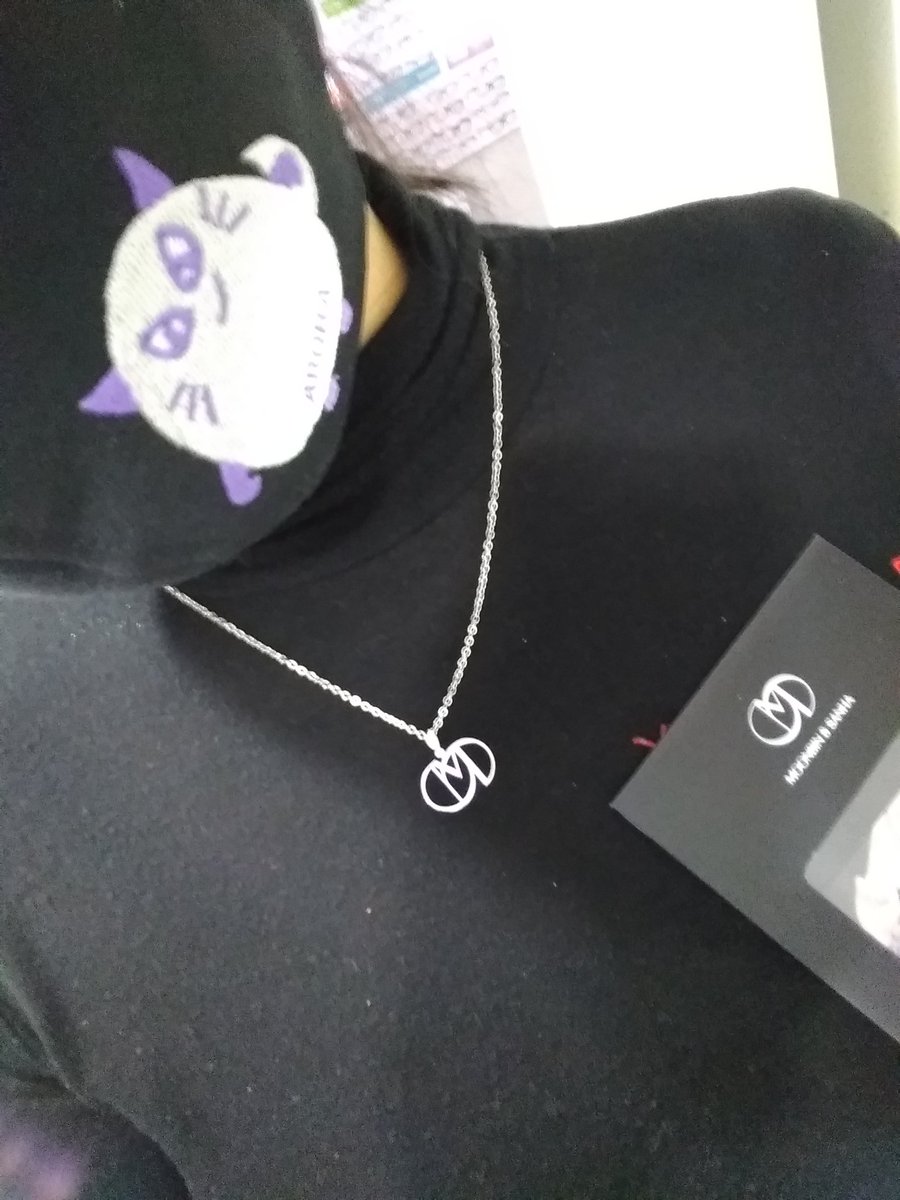 yesungoppasaran's tweet photo. #BadIdea @offclASTRO llegó mi regalo de Navidad aunque mi bias es Eunwoo, siempre apoyo a todos por el igual, me encantó mi collar nuevo 💜🎄🎁 Thank you #ASTRO #MOONBIN_SANHA https://t.co/dsGMQxyqQm