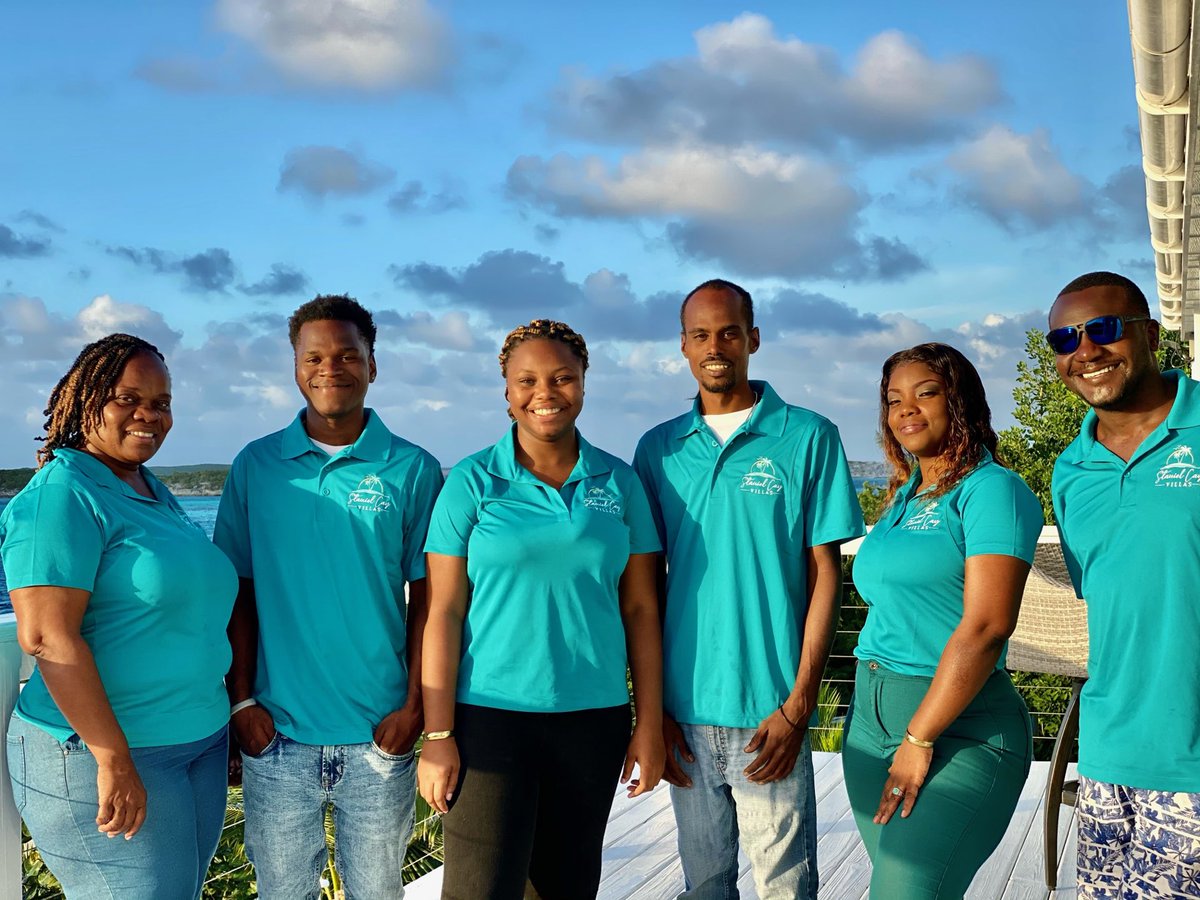 Meet our team ❤️

#dreamteam #stanielcayvillas #bahamas #exumas
