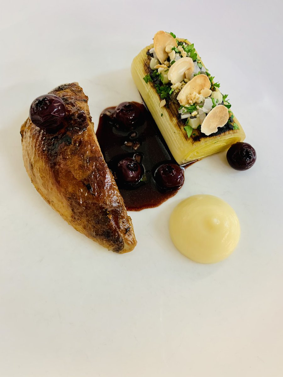 Partridge..fermented blueberries..leek..parsnip puree 🤟🏻 @antongeorgebake @Gastronomixs @WestlandsUK @FineFoodCo @walterrose1847 @ForestProduce @AAHospitality