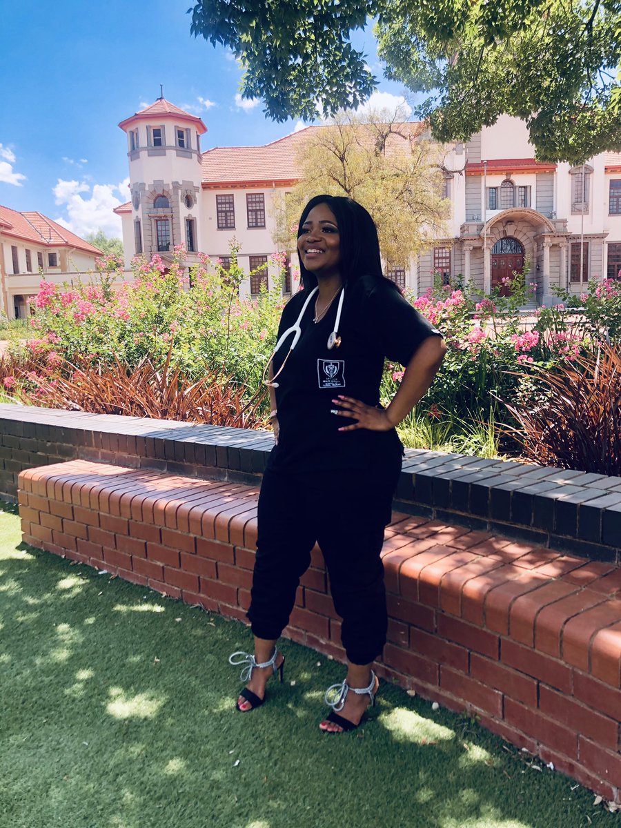 AuntyTot's tweet photo. Bachelor of medicine and surgery degree holder👩🏽‍⚕️ #MBChB class of 2020 https://t.co/cqLOLitVBB