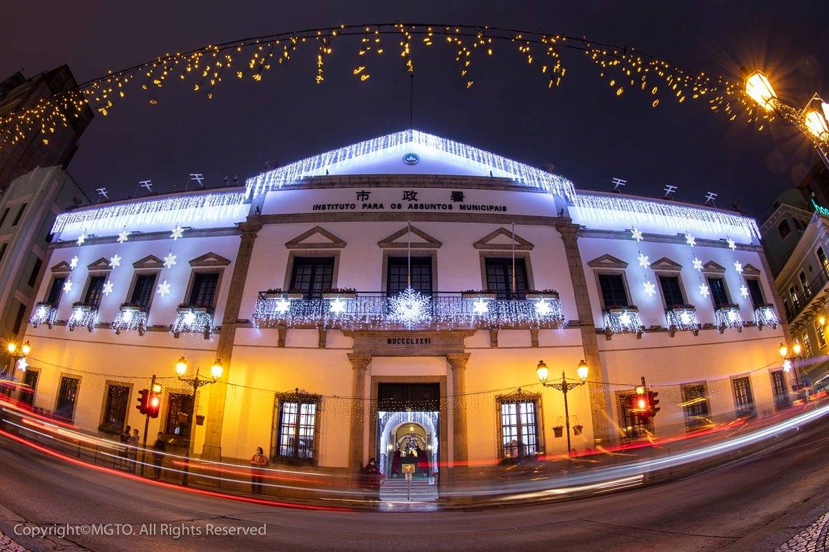 TurismoMacao's tweet photo. La #Navidad es una época particularmente especial y mágica en #Macao. Las iluminaciones navideñas invaden las calles y las plazas del centro histórico, mientras las mesas de las casas y de los grandes hoteles se llenan de platos asiáticos y occidentales. #SumaMacao https://t.co/OGPESZnwrw