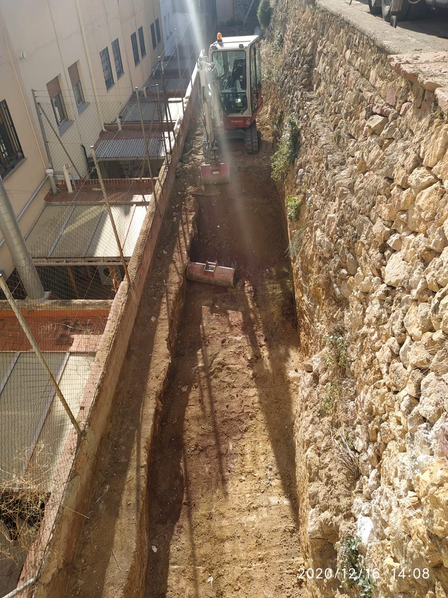 ajuntborriol's tweet photo. Esta setmana han començat les obres de la primera fase del mur del carrer del Calvari finançades per la @dipcas 
Recordem  que les obres consistixen en la construcció d’un mur de contenció de terres de formigó armat sobre una cimentació de micropilotes.

#Borriol
#Pla135 https://t.co/ikKJkau7dC