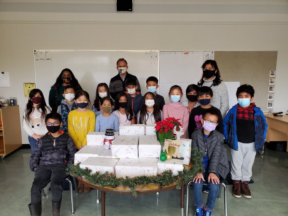 RM Grauer Elementary (@grauer_phoenix) on Twitter photo Div 4 <a href="/Grauer_Phoenix/">RM Grauer Elementary</a> made family fun packages for the Holidays! The gifts where supported by the Rotary Club and are going to be distributed through our local Salvation Army! Go Phoenix! #sd38learn Div 4 <a href="/Grauer_Phoenix/">RM Grauer Elementary</a> made family fun packages for the Holidays! The gifts where supported by the Rotary Club and are going to be distributed through our local Salvation Army! Go Phoenix! #sd38learn