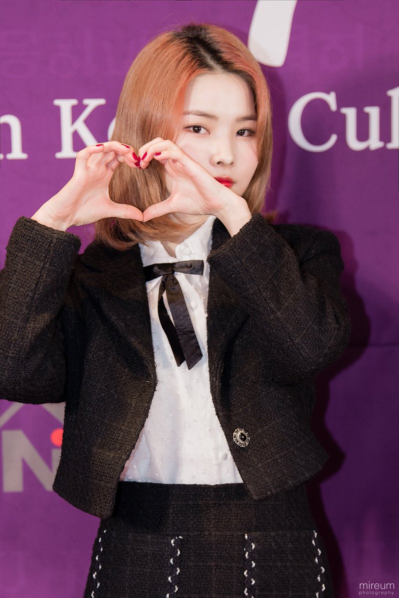 〔♡〕 — #rina
© mireum ✐ 201127