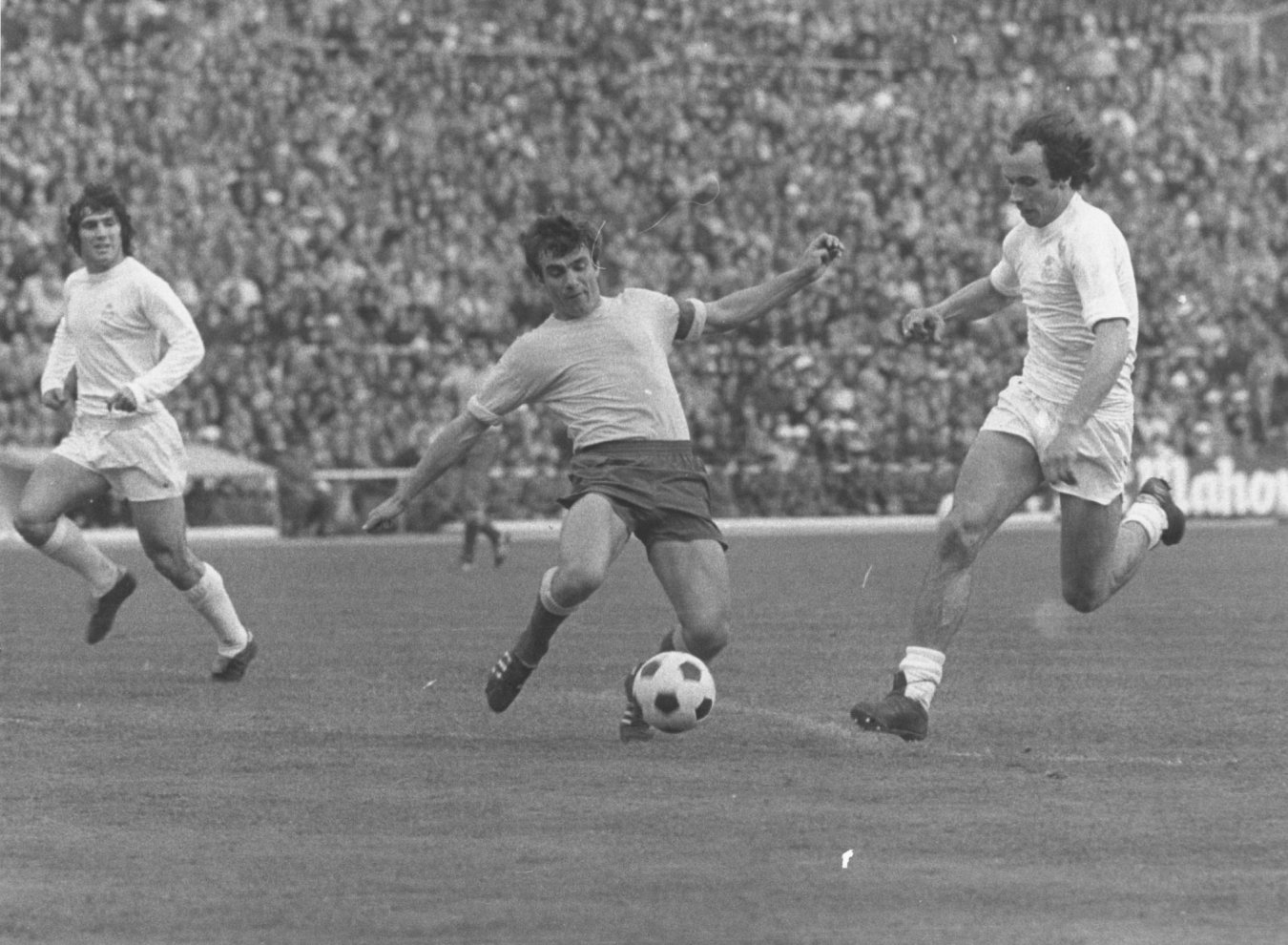 FOTOS HISTORICAS O CHULAS DE FUTBOL - Página 18 EpX8xksXcAM_tML?format=jpg&name=large