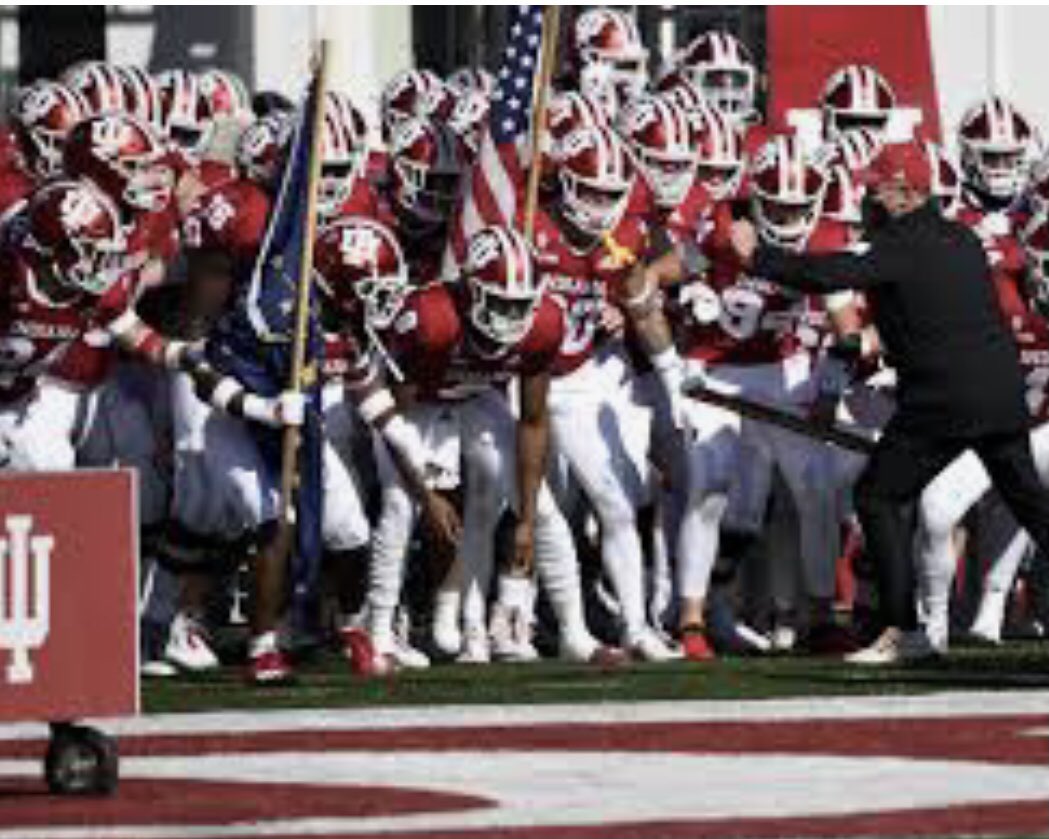 JaronGlover13_'s tweet photo. TRULY BLESSED to receive my 2nd offer from Indiana University ❤️🤍#gohoosiers https://t.co/IYnpZbuIWH
