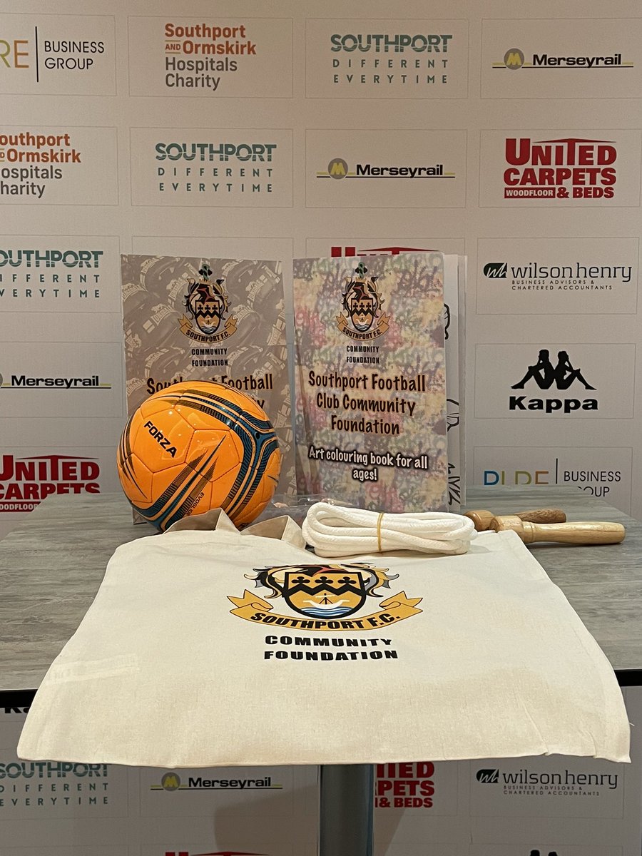SouthportFCCF's tweet photo. We will be handing out 500 fitness and wellness packs to young people across Southport this festive period and New Year.

🖊 Colouring pens and books 
⚽️ Football
🏃‍♂️ Skipping ropes https://t.co/iCVBtX9IT7