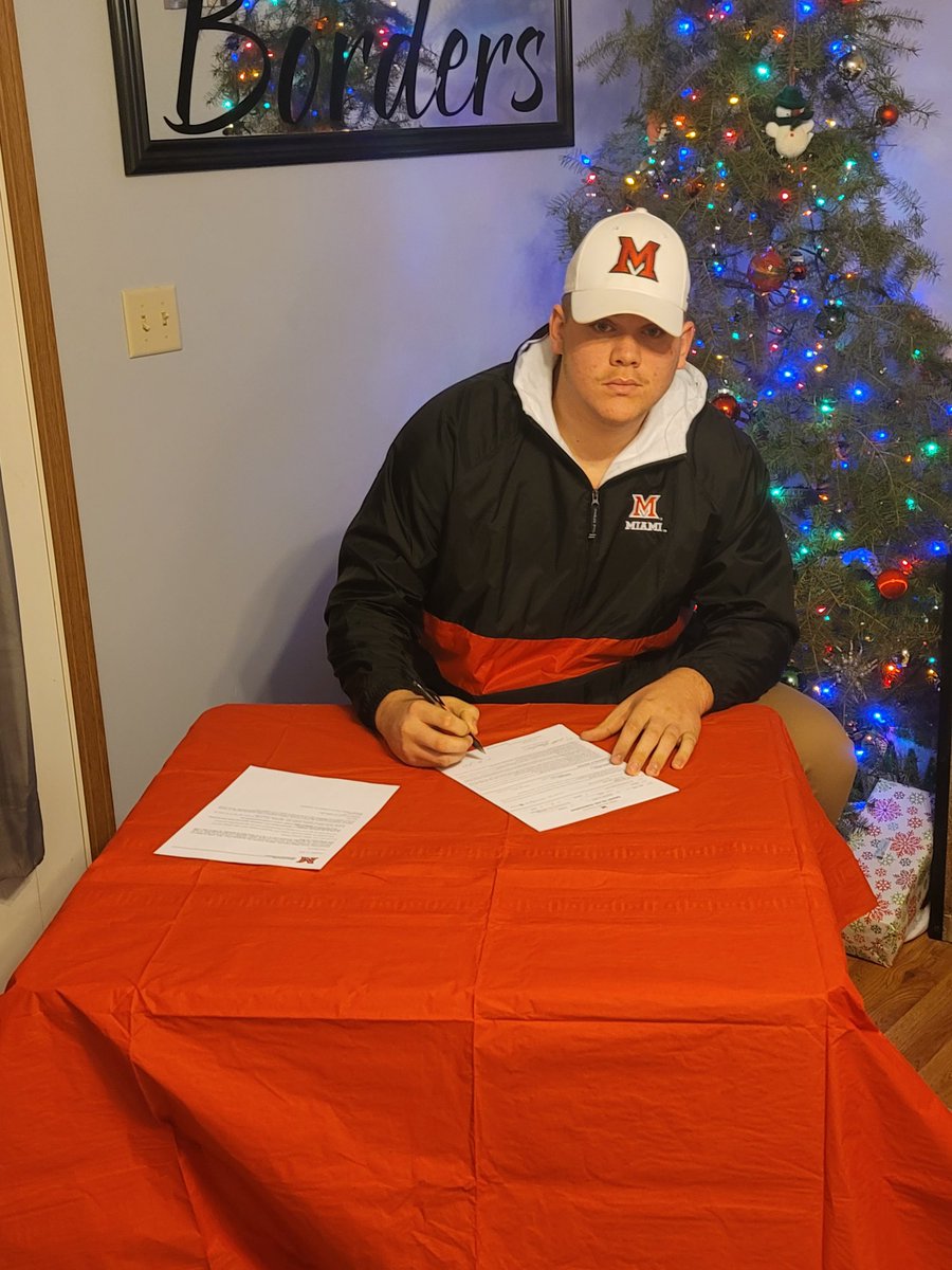 kolby_borders's tweet photo. Best day of the year‼️ #NationalSigningDay @MiamiOHFootball @McCMavsFootball https://t.co/gX1CVQklfd
